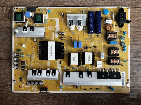 Maitinimo plokštė BN44-00808A